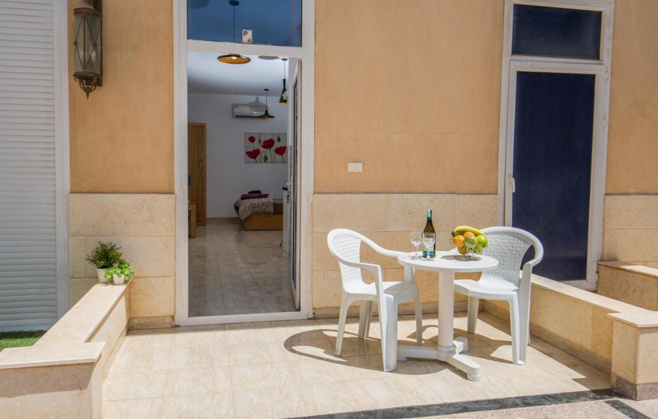 Poolside With Patio Near El Gouna *