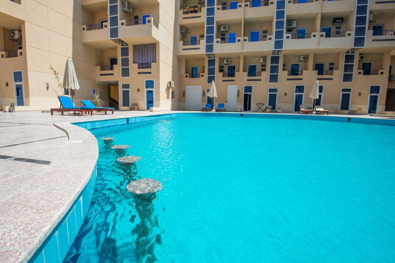 Poolside With Patio Near El Gouna