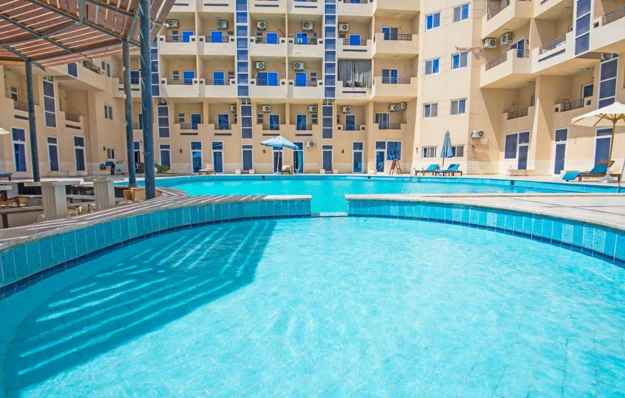 Poolside With Patio Near El Gouna