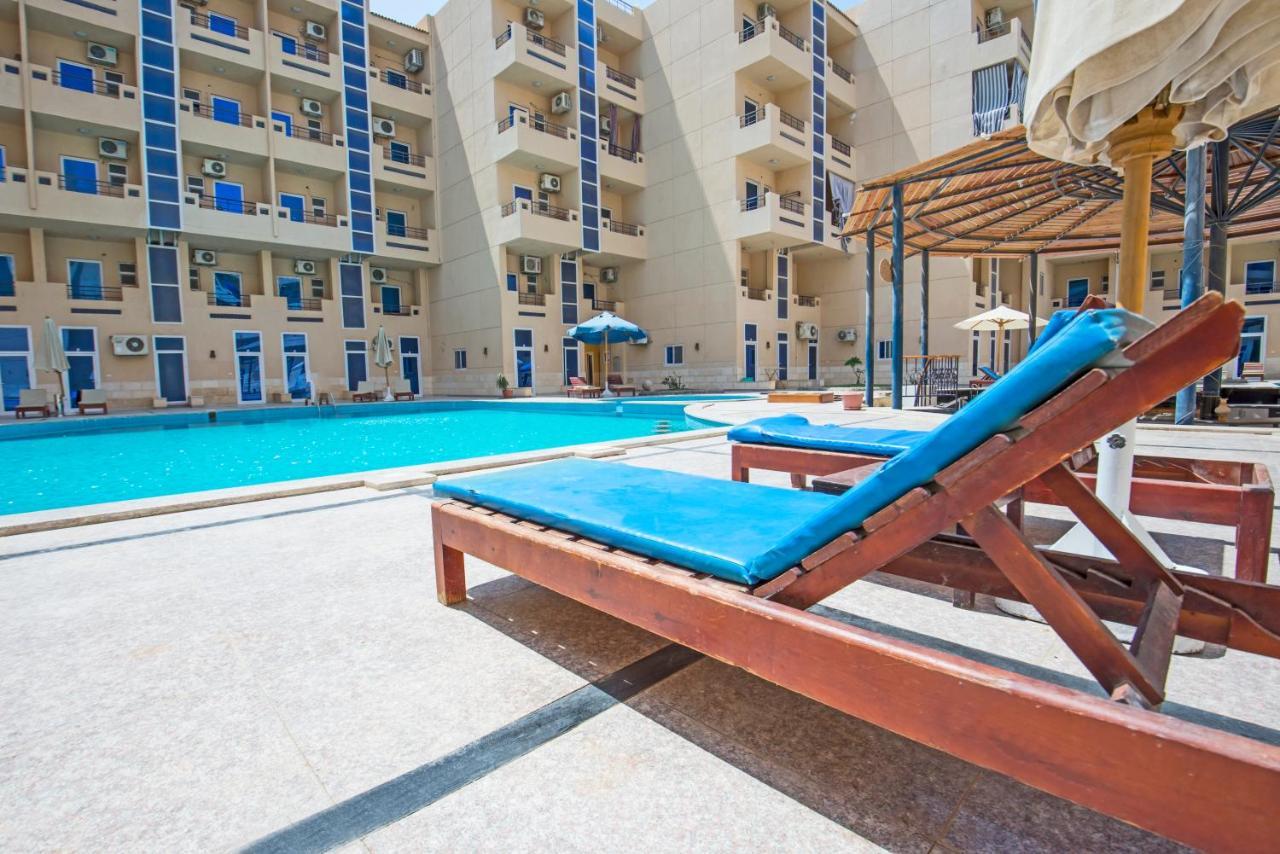 Poolside With Patio Near El Gouna Apartment *